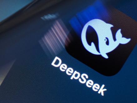 Memanfaatkan Deepseek untuk Prediksi Arus Kas bagi Seller Online