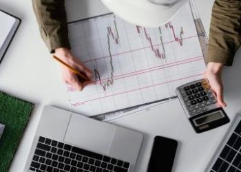 5 Cara Investasi Saham Berisiko Rendah untuk Investor Pemula dan Tips Mengelola Risiko