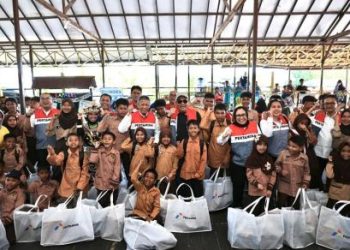 Sambut Hari Anak Nasional, Salurkan Bantuan Seragam untuk Pelajar Balikpapan