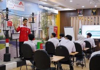 Kelas Industri Digital untuk Siswa dan Guru dari Fiber Academy Telkom