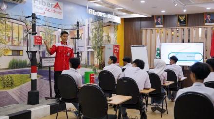 Kelas Industri Digital untuk Siswa dan Guru dari Fiber Academy Telkom