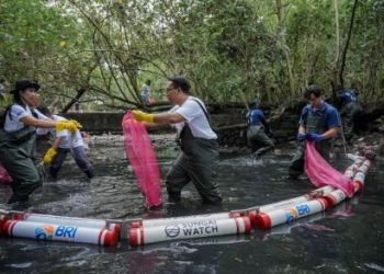 Peringati Hari Sungai Nasional, Jaga Ekosistem Lewat Kegiatan Bersih-Bersih Sungai