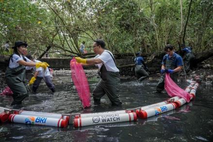 Peringati Hari Sungai Nasional, Jaga Ekosistem Lewat Kegiatan Bersih-Bersih Sungai