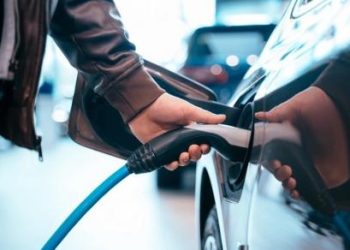 Baterai Bekas Mobil Listrik Didaur Ulang Menjadi Tempat Penyimpanan Energi