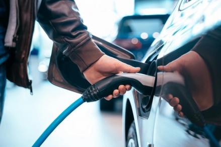 Baterai Bekas Mobil Listrik Didaur Ulang Menjadi Tempat Penyimpanan Energi