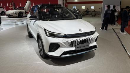 Mobil Hybrid Rp300 Jutaan di GIIAS 2025, Irit Bahan Bakar dan Ramah Lingkungan