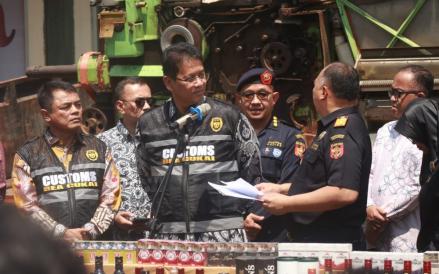 Menkeu Purbaya Teruskan Roadshow Jawa dan Sampaikan Pesan kepada Pegawai Bea Cukai Tanjung Emas