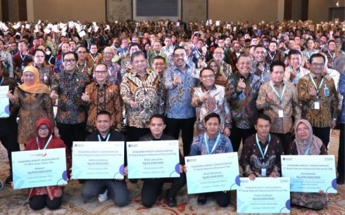 Akad Massal KUR 800 Ribu Debitur dan Peluncuran Kredit Program Perumahan