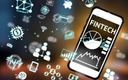 Kolaborasi Inovasi Teknologi Fintech dengan Mitra Global