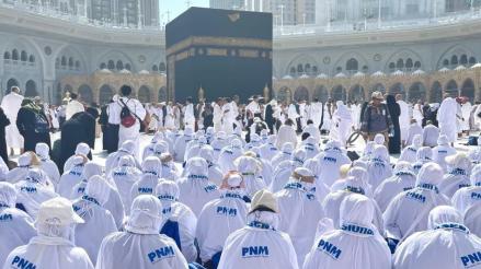 Bentuk Syukur Umrah, Haru Nasabah PNM Mekaar di Sujud Pertama