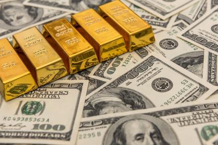 Harga Emas Naik Karena Harapan Suku Bunga, Perak Cetak Rekor Tinggi