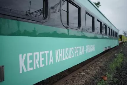 Pemerataan Ekonomi dengan Kereta Khusus untuk Petani dan Pedagang