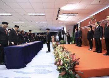 Pelantikan 13 Pejabat Baru oleh OJK, Berikut Daftar Nama-namanya